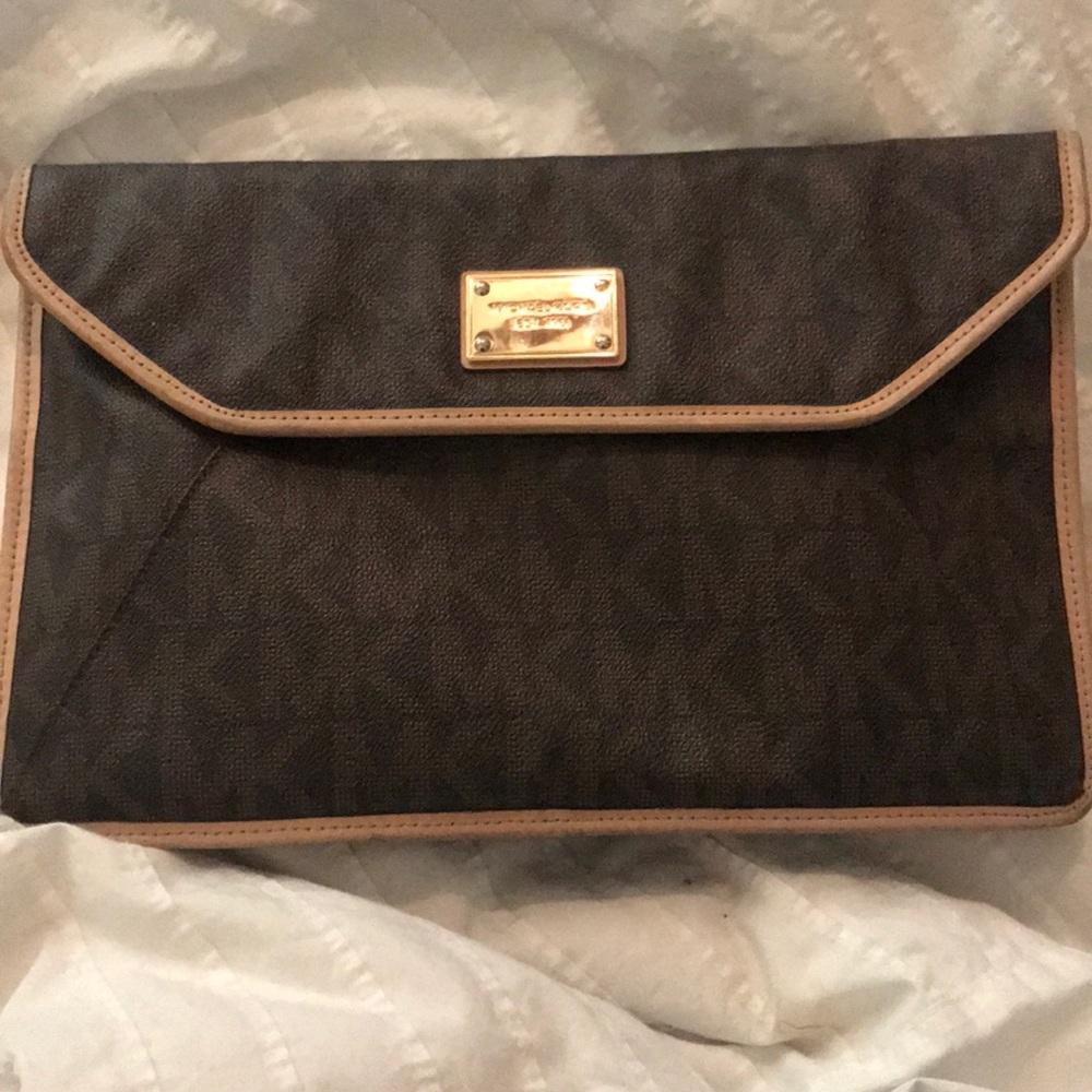Michael kors clutch